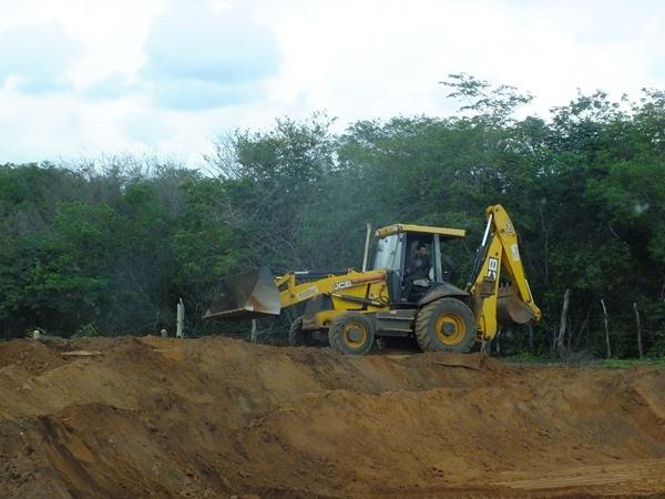 Prefeitura de Dom Expedito Lopes recupera 4 Km de estrada vicinal  - Imagem 8