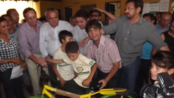 Governador Wilson Martins inaugura estrada em São João do Arraial com a presença do ex-prefeito Limma - Imagem 3
