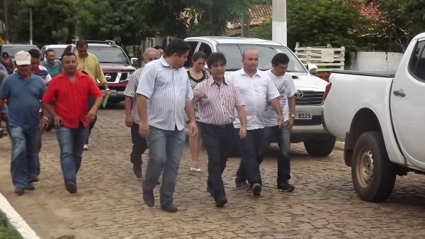 Governador Wilson Martins inaugura estrada em São João do Arraial com a presença do ex-prefeito Limma - Imagem 2