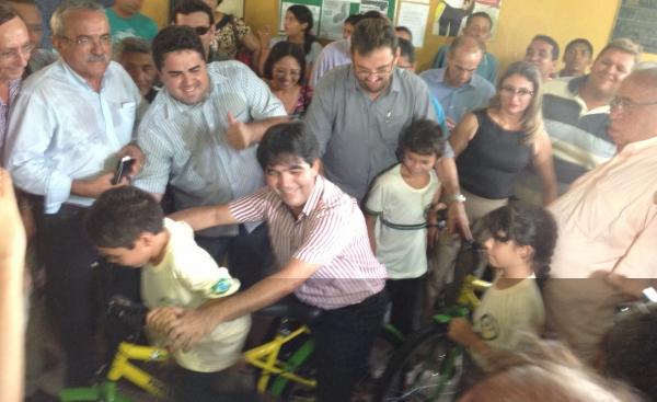 Governador Wilson Martins inaugura estrada em São João do Arraial com a presença do ex-prefeito Limma - Imagem 9