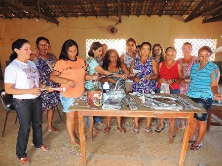 Projeto transforma lixo em arte em Pedro II