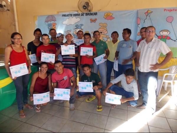 Alunos do curso de instalação elétrica recebem certificados - Imagem 26