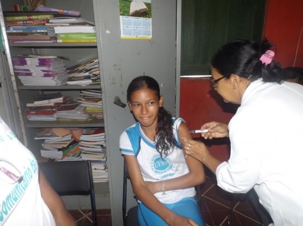 Secretaria Municipal de Saúde realiza campanha de vacinação contra os vírus HPV - Imagem 8