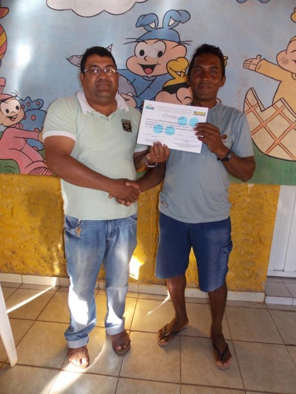 Alunos do curso de instalação elétrica recebem certificados - Imagem 12