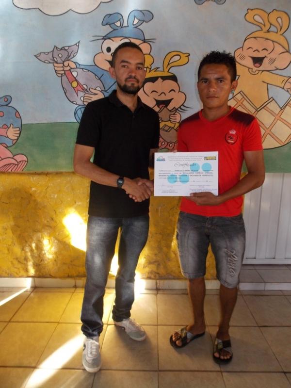 Alunos do curso de instalação elétrica recebem certificados - Imagem 14