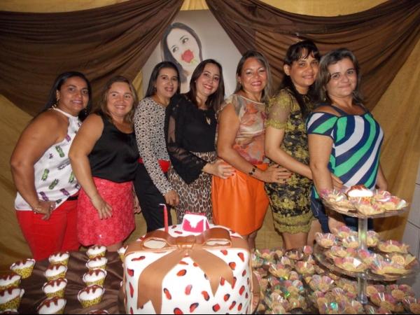 Primeira dama Lindyane Batista comemora aniversário ao lado de amigos e familiares. - Imagem 10