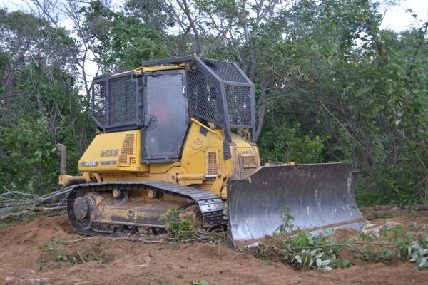 Prefeita vistoria obras de melhoria de estradas vicinais - Imagem 1