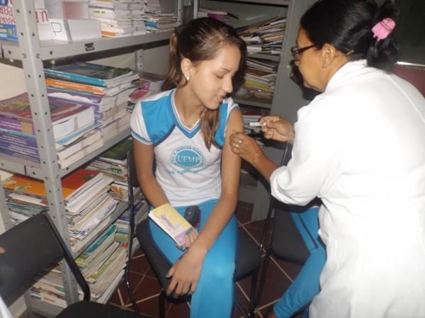Secretaria Municipal de Saúde realiza campanha de vacinação contra os vírus HPV - Imagem 9
