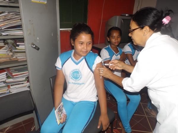 Secretaria Municipal de Saúde realiza campanha de vacinação contra os vírus HPV - Imagem 7