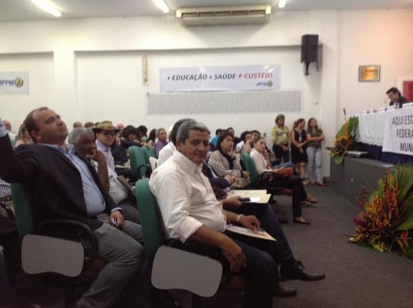 Prefeito Zé Resende discursa no movimento de paralisação dos prefeitos na sede da APPM - Imagem 3