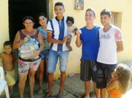 Jovens realizam ação beneficente