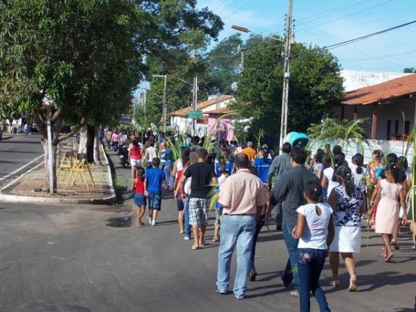 Procissão e missa do Domingo de Ramos abrem Semana Santa em Batalha - PI - Imagem 7