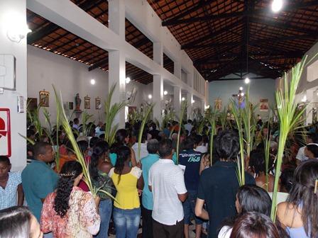 Procissão e missa do Domingo de Ramos abrem Semana Santa em Batalha - PI