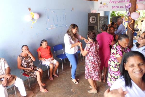 A Prefeita de Currais Claudia Lobo Promove mais um encontro dos idosos no CRAS, - Imagem 8