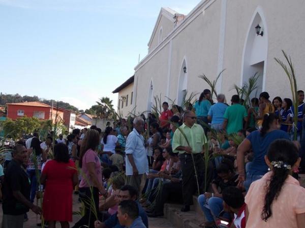 Procissão e missa do Domingo de Ramos abrem Semana Santa em Batalha - PI - Imagem 4
