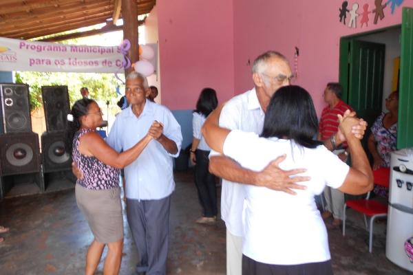 A Prefeita de Currais Claudia Lobo Promove mais um encontro dos idosos no CRAS, - Imagem 6