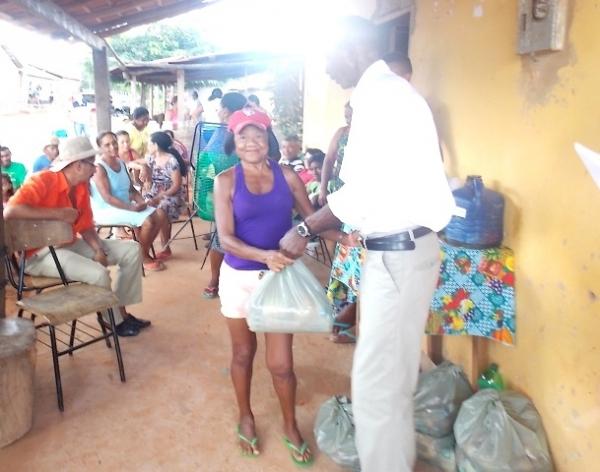 Vice-prefeito mantém a tradição de distribuição de cestas básicas na semana santa. - Imagem 5