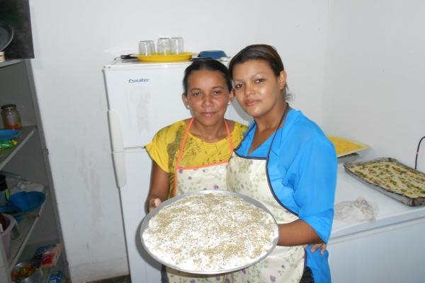 A Prefeita de Currais Claudia Lobo Promove mais um encontro dos idosos no CRAS, - Imagem 13