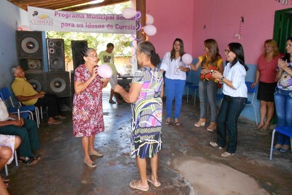 A Prefeita de Currais Claudia Lobo Promove mais um encontro dos idosos no CRAS, - Imagem 15