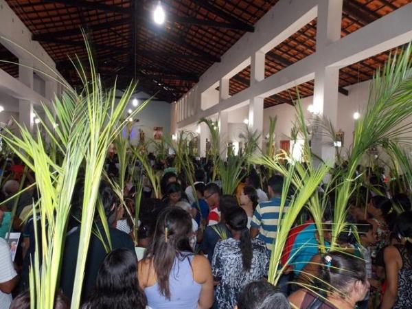 Procissão e missa do Domingo de Ramos abrem Semana Santa em Batalha - PI - Imagem 2