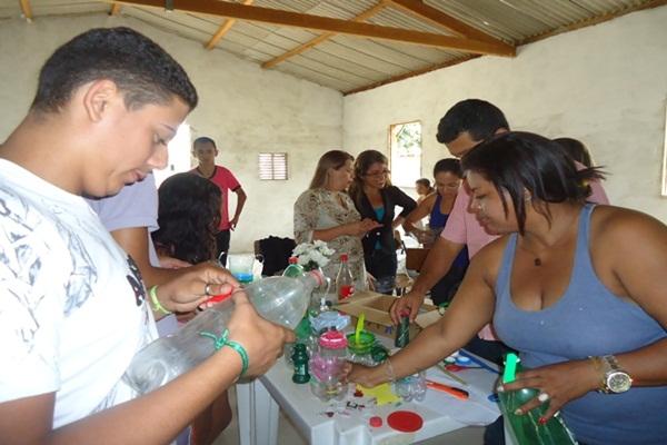 Jovens da comunidade Felipe recebem oficina de reciclagem - Imagem 3