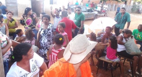 Vice-prefeito mantém a tradição de distribuição de cestas básicas na semana santa. - Imagem 8