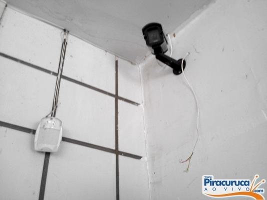 Ladrão entra pelo forro de farmácia para praticar roubo em Piracuruca - Imagem 3