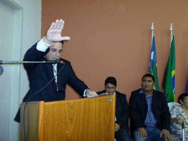Está empossado Diego Teixeira, novo prefeito de Amarante