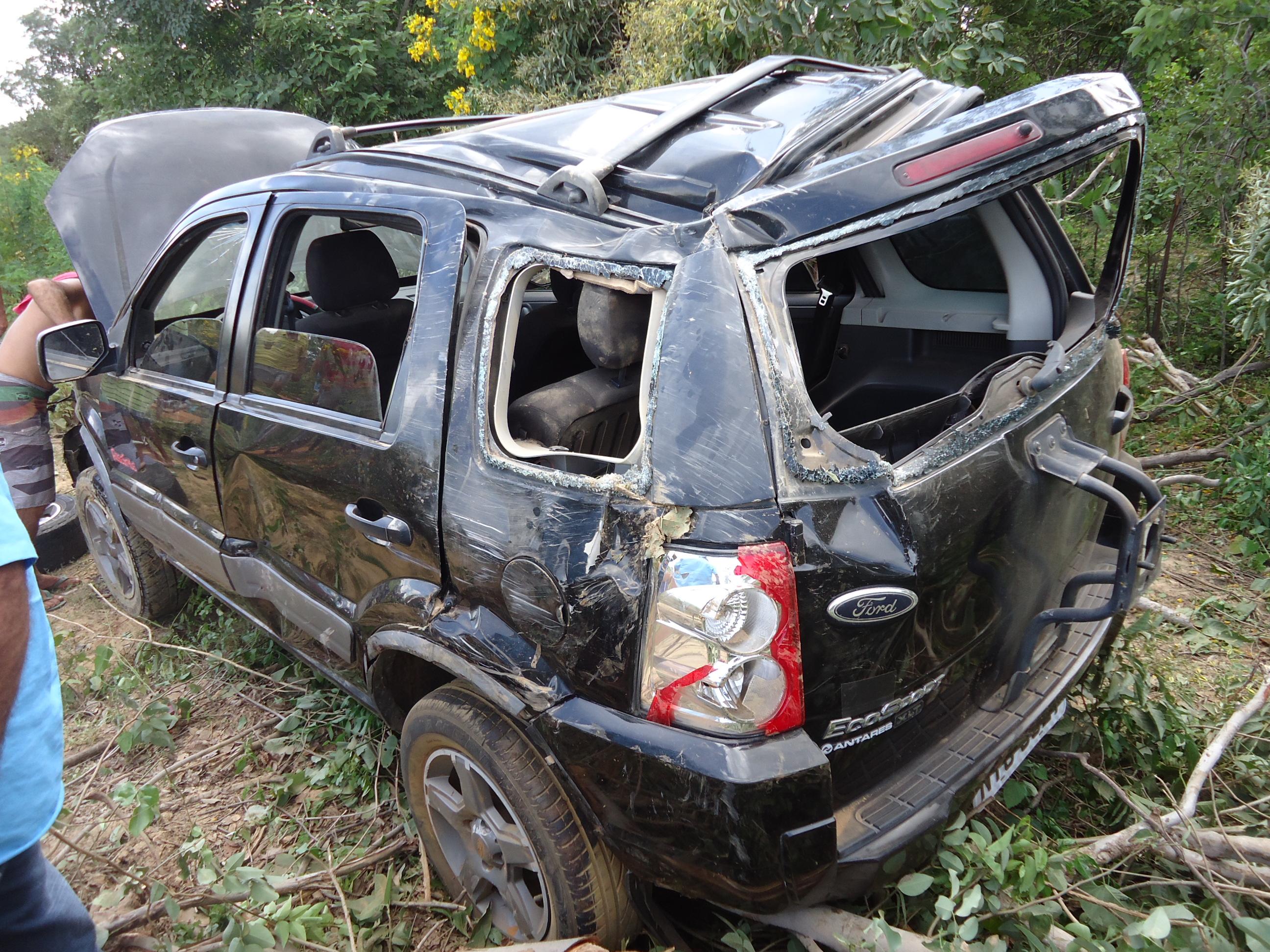 Carro capota e deixe um gravemente ferido em São Miguel do Tapuio 
