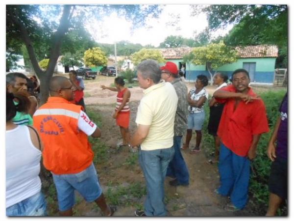 Defesa Civil de Inhuma se reúne com moradores da localidade Catingueiros para tratar sobre desperdício de água - Imagem 1