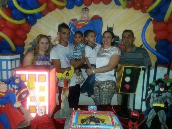 Heitor, comemora seu primeiro aninho com o pai e amiguinhos - Imagem 9