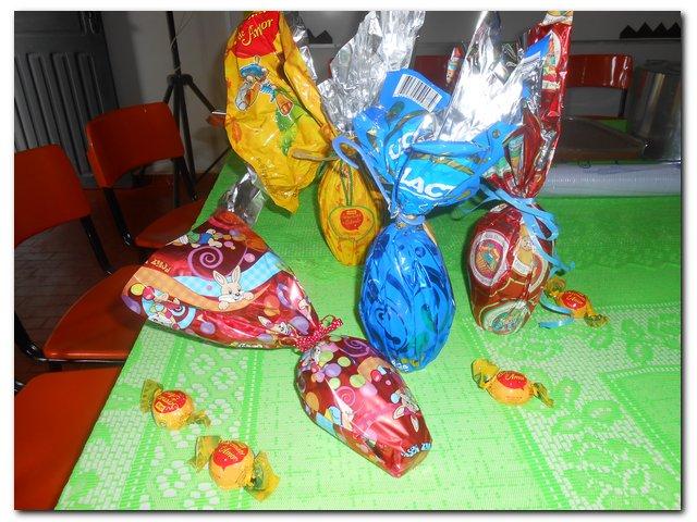 Secretária Municipal de Educação Maria Nilcimar se confraterniza com os funcionários internos.