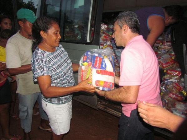 Prefeitura realiza entrega de cestas básicas - Imagem 15