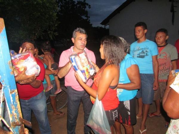 Prefeitura realiza entrega de cestas básicas - Imagem 17
