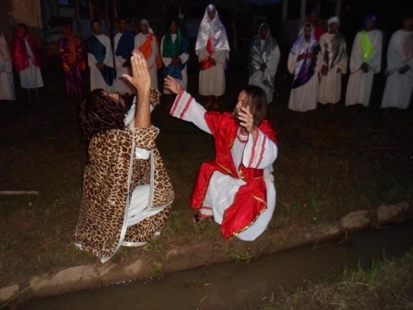 Encenação da Paixão de Cristo emociona milhares de pessoas em Valença - Imagem 11