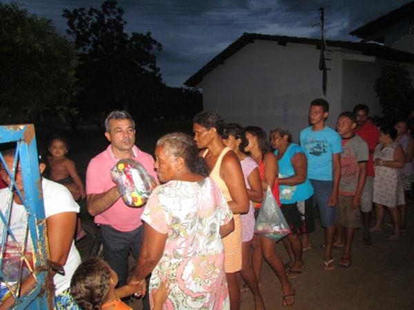 Prefeitura realiza entrega de cestas básicas - Imagem 24