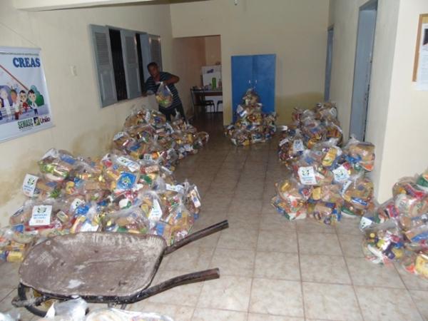 Prefeitura e Semasc fazem doação de cestas básicas na Semana Santa - Imagem 5