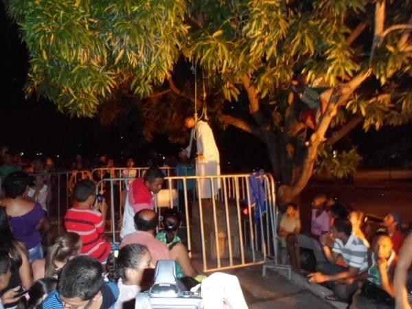 Encenação da Paixão de Cristo emociona milhares de pessoas em Valença - Imagem 33