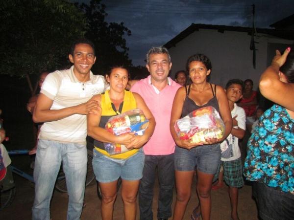 Prefeitura realiza entrega de cestas básicas - Imagem 28