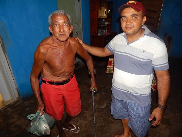 Prefeito Manoel Dedé entrega mais de 2.500 quilos de peixe para a população - Imagem 5