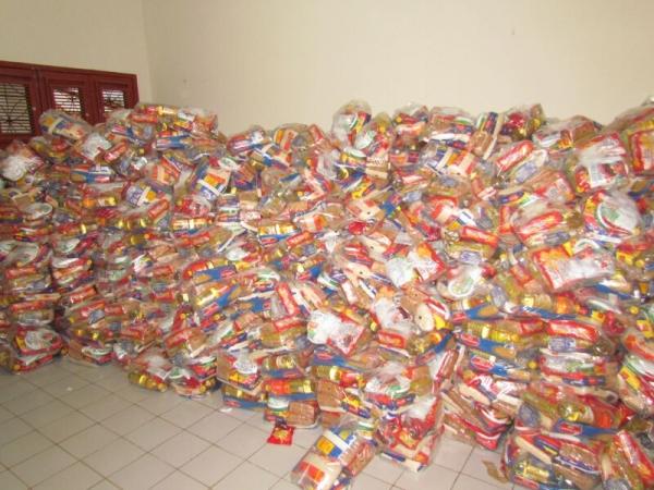 Prefeitura realiza entrega de cestas básicas - Imagem 8