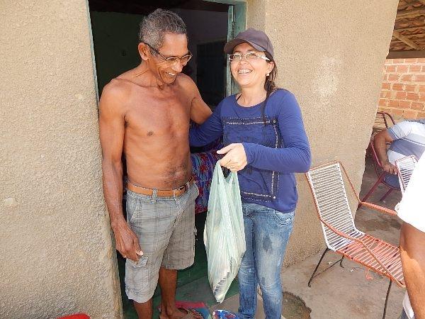 Prefeito Manoel Dedé entrega mais de 2.500 quilos de peixe para a população - Imagem 10