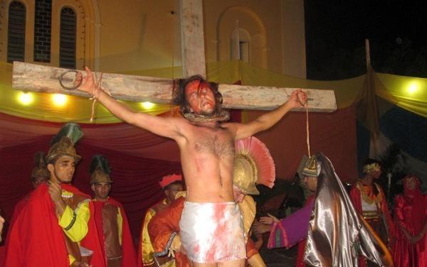 Encenação da Paixão de Cristo emociona milhares de pessoas em Valença - Imagem 10