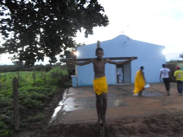 Alunos encenam Paixão de Cristo no Povoado Taboquinha - Imagem 18