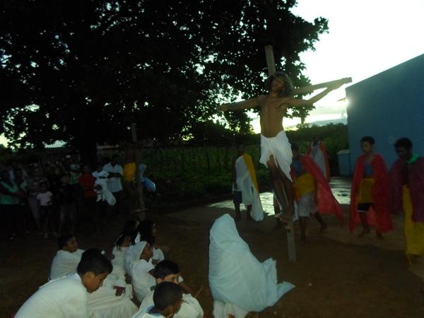 Alunos encenam Paixão de Cristo no Povoado Taboquinha 