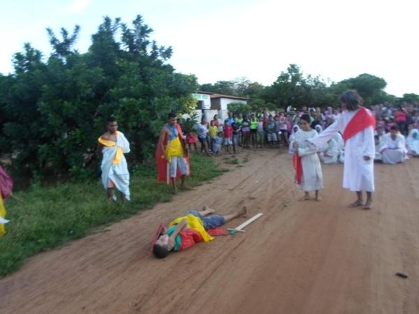 Alunos encenam Paixão de Cristo no Povoado Taboquinha - Imagem 14