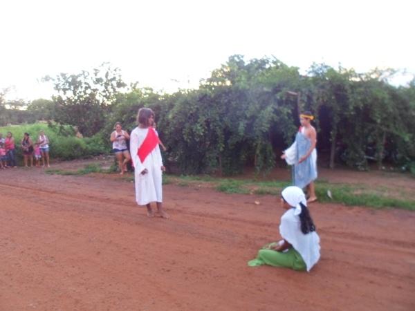 Alunos encenam Paixão de Cristo no Povoado Taboquinha - Imagem 12