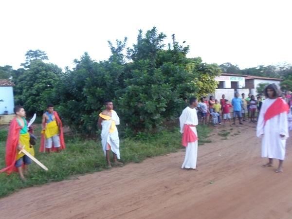 Alunos encenam Paixão de Cristo no Povoado Taboquinha - Imagem 15