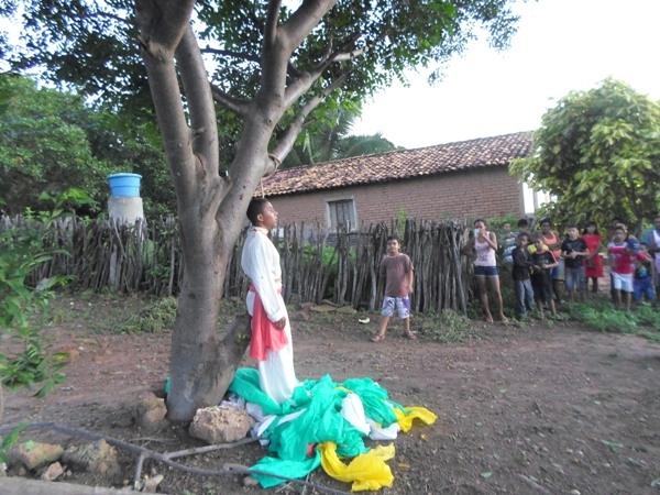 Alunos encenam Paixão de Cristo no Povoado Taboquinha - Imagem 16