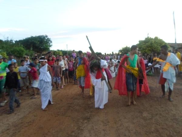 Alunos encenam Paixão de Cristo no Povoado Taboquinha - Imagem 17